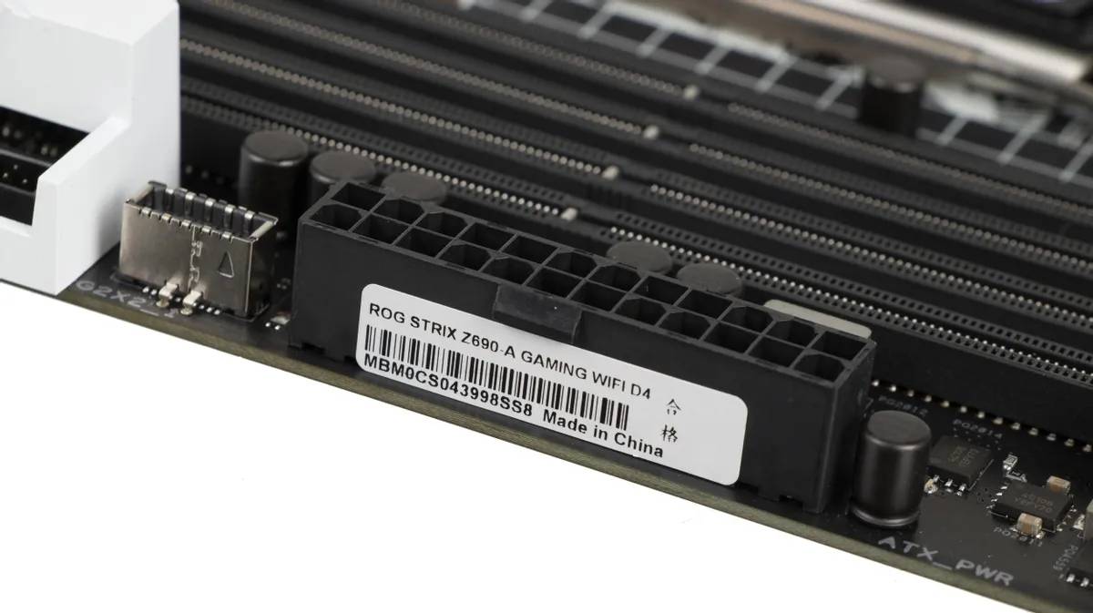 картинка Материнская плата Asus ROG STRIX Z690-A GAMING WIFI D4 LGA1700 Intel Z690 ATX 4xDDR4 RTL от магазина КомпьютерЦентр
