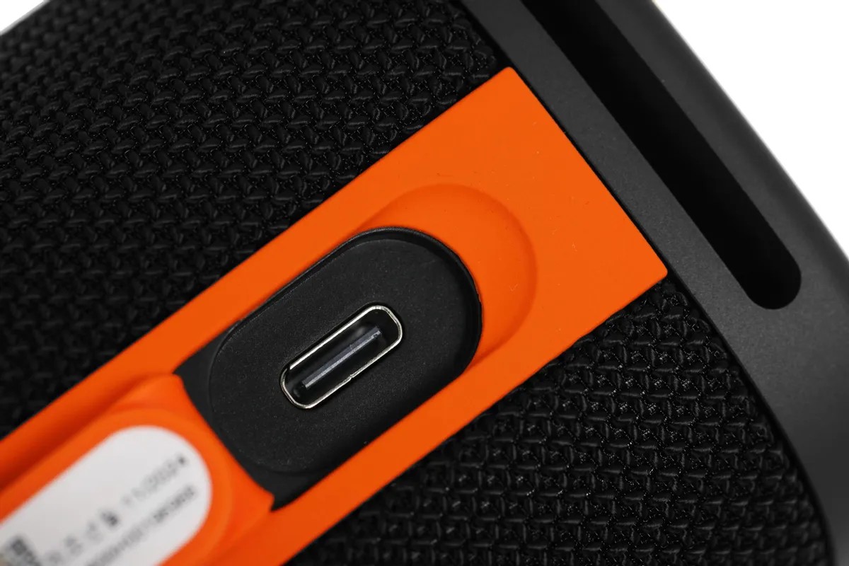 картинка Портативная колонка Xiaomi Mi Bluetooth Outdoor MDZ-38-DB Black (QBH4261GL) от магазина КомпьютерЦентр