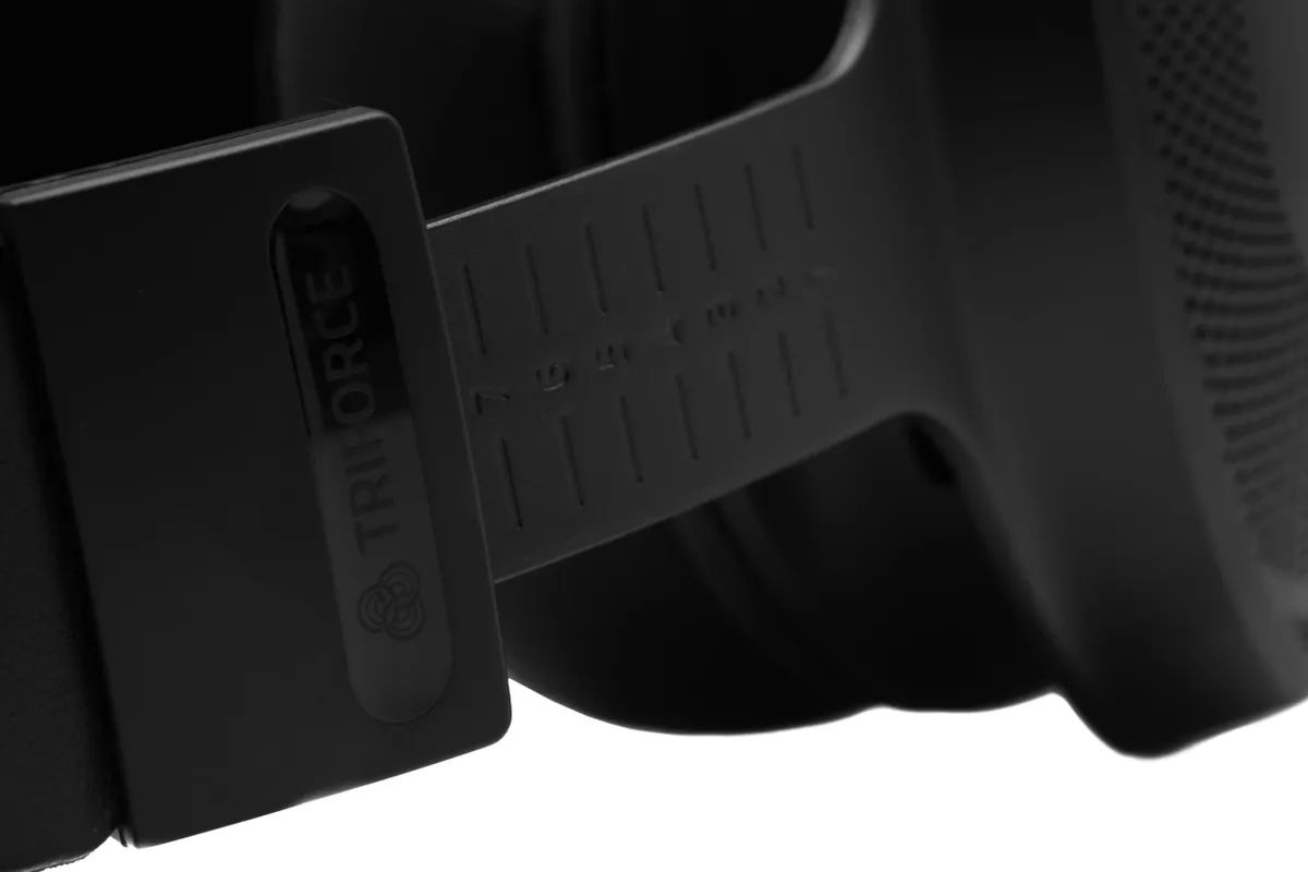 картинка Гарнитура Razer Kraken V3 USB (RZ04-03770200-R3M1) от магазина КомпьютерЦентр