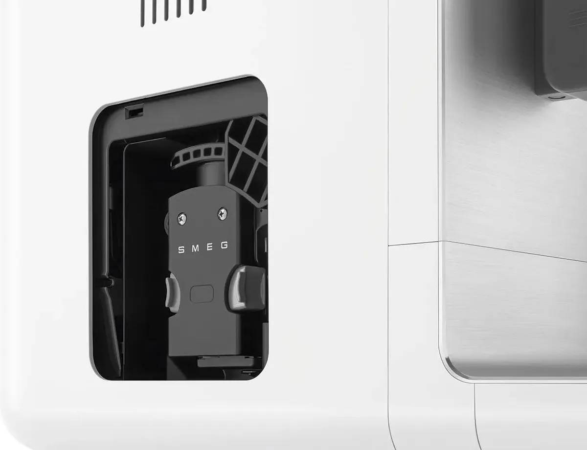 картинка Кофемашина автоматическая SMEG BCC13whmeu от магазина КомпьютерЦентр
