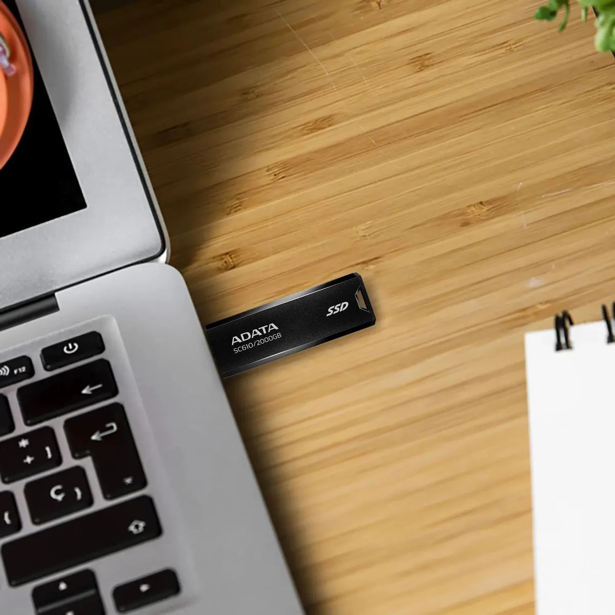 картинка SSD внешний 2Tb A-Data SC610 (SC610-2000G-CBK/ RD), Black от магазина КомпьютерЦентр