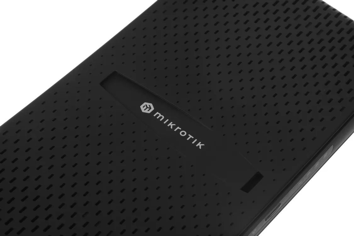 картинка Роутер беспроводной MikroTik hAP ac3 (RBD53IG-5HACD2HND) AC1200 10/ 100/ 1000BASE-TX черный от магазина КомпьютерЦентр