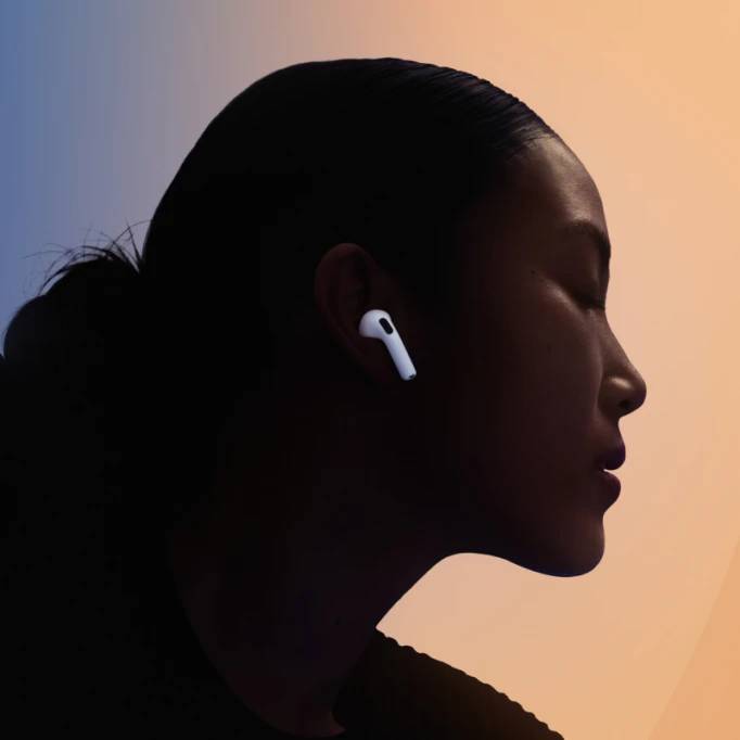 картинка Гарнитура Apple AirPods 4 (MXP63) от магазина КомпьютерЦентр