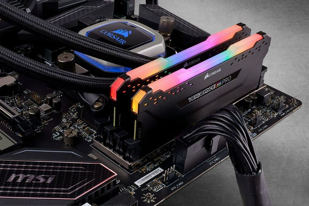 картинка DIMM DDR4 32Gb (2x16Gb) 3600MHz PC4-28800 Corsair Vengeance RGB Pro RTL Gaming (CMW32GX4M2D3600C18) от магазина КомпьютерЦентр