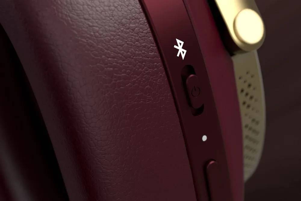 картинка Беспроводные наушники Bowers & Wilkins Px8 Royal Burgundy от магазина КомпьютерЦентр