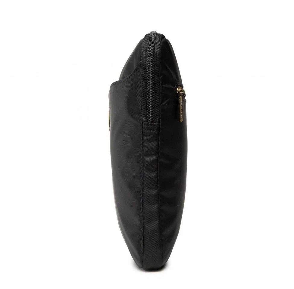 картинка Сумка Guess для ноутбуков 13'' Nylon computer sleeve with Triangle metal logo Black от магазина КомпьютерЦентр