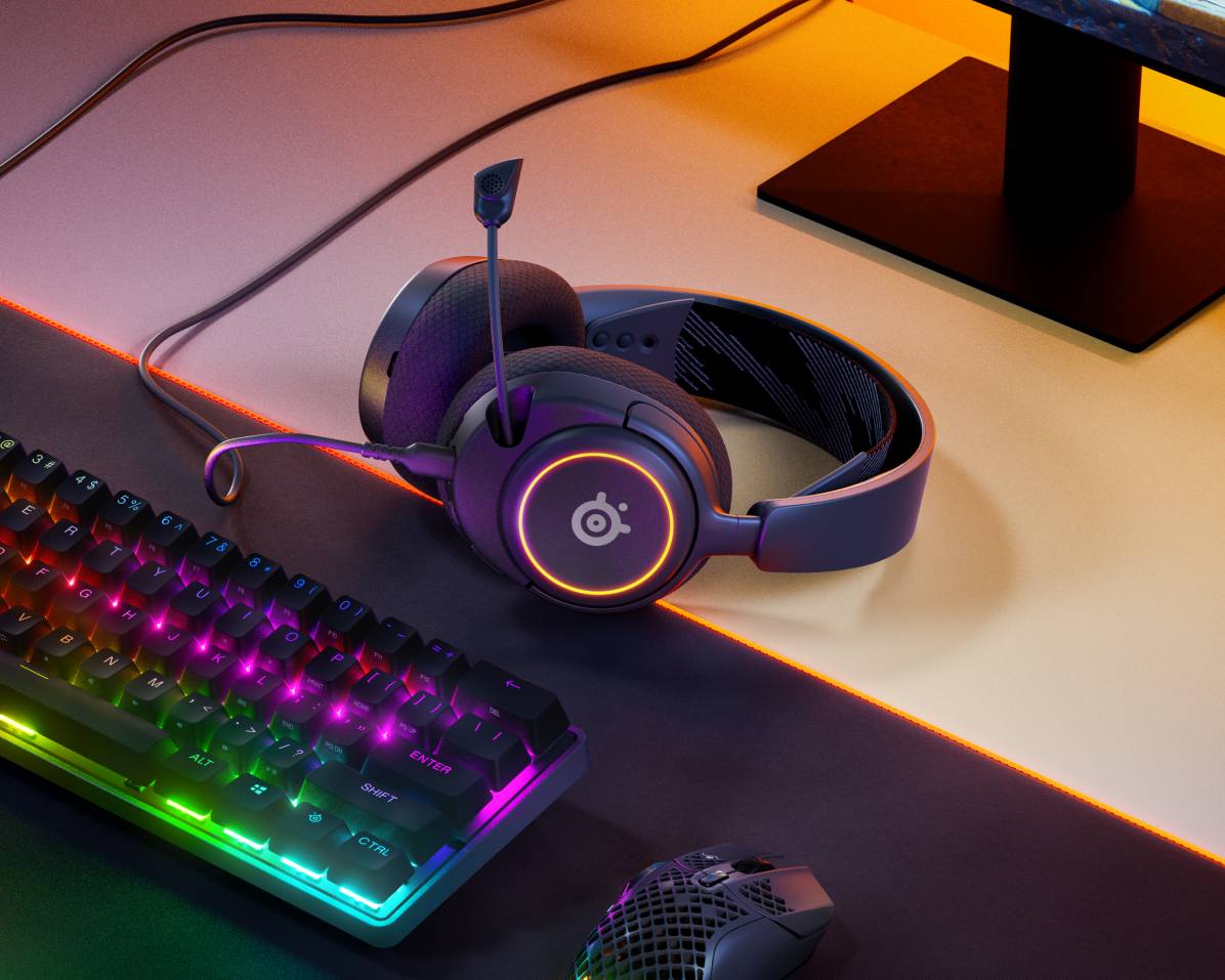 картинка Игровая гарнитура SteelSeries Arctis Nova 3, 7.1, черный (61631) от магазина КомпьютерЦентр