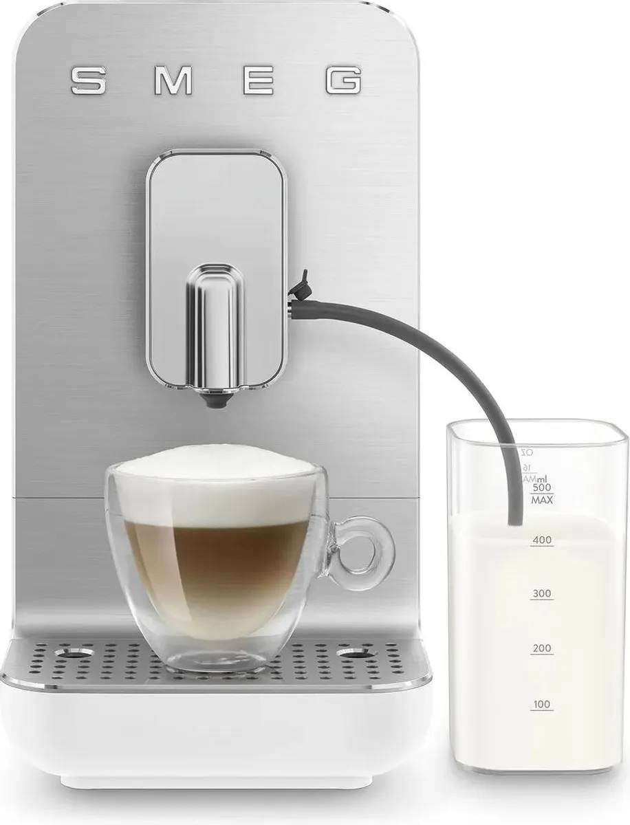 картинка Кофемашина автоматическая SMEG BCC13whmeu от магазина КомпьютерЦентр