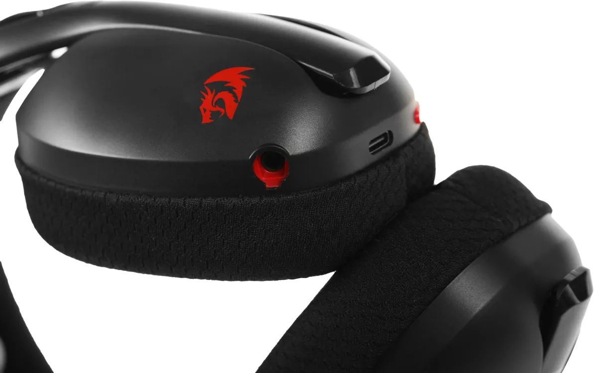 картинка Гарнитура Defender Ire Pro б.п.(BT,2.4G)/ проводной,черный Redragon (71535) от магазина КомпьютерЦентр