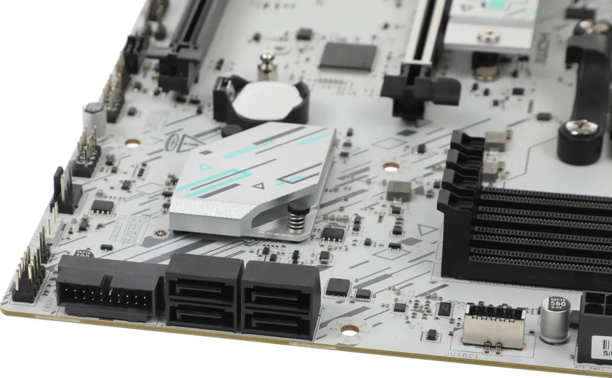 картинка Материнская плата MSI B840M GAMING PLUS WIFI6E Socket AM5 AMD B840 4xDDR5 mATX AC`97 8ch(7.1) 2.5Gg от магазина КомпьютерЦентр