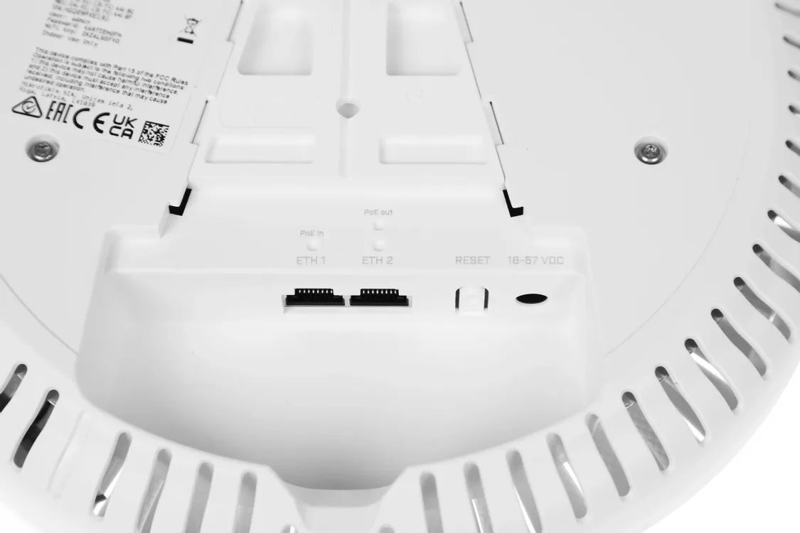 картинка Точка доступа MikroTik cAP ax (CAPGI-5HAXD2HAXD) AX1800 10/ 100/ 1000BASE-TX белый от магазина КомпьютерЦентр
