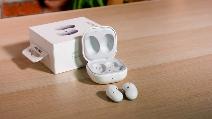 картинка Bluetooth гарнитура Samsung Buds Live R180 Mystic White (SM-R180) от магазина КомпьютерЦентр