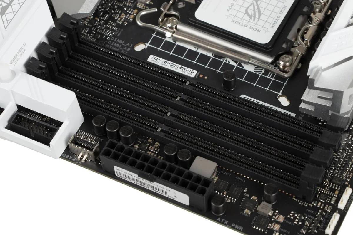картинка Материнская плата Asus ROG STRIX Z690-A GAMING WIFI D4 LGA1700 Intel Z690 ATX 4xDDR4 RTL от магазина КомпьютерЦентр
