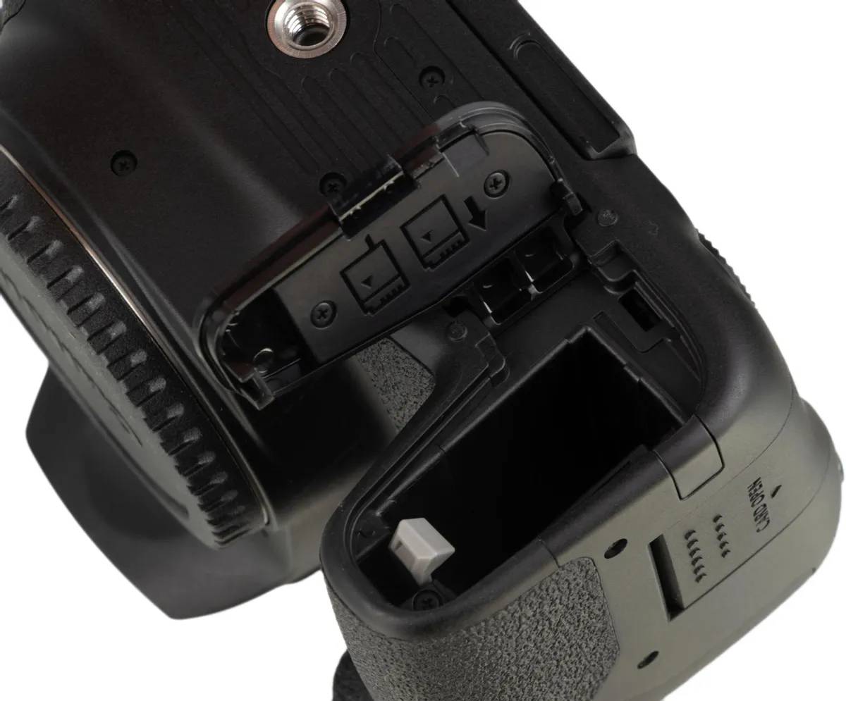 картинка Зеркальная камера Canon EOS 850D Body Black от магазина КомпьютерЦентр