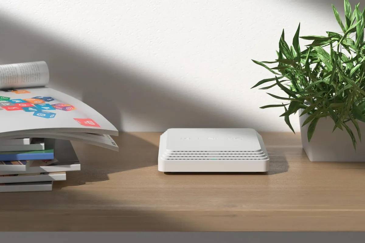картинка Маршрутизатор Keenetic Voyager Pro (KN-3510) AX1800 10/ 100/ 1000BASE-TX White от магазина КомпьютерЦентр