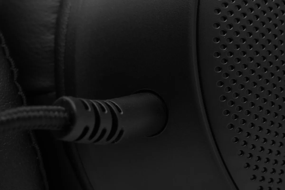 картинка Гарнитура Razer Kraken V3 USB (RZ04-03770200-R3M1) от магазина КомпьютерЦентр
