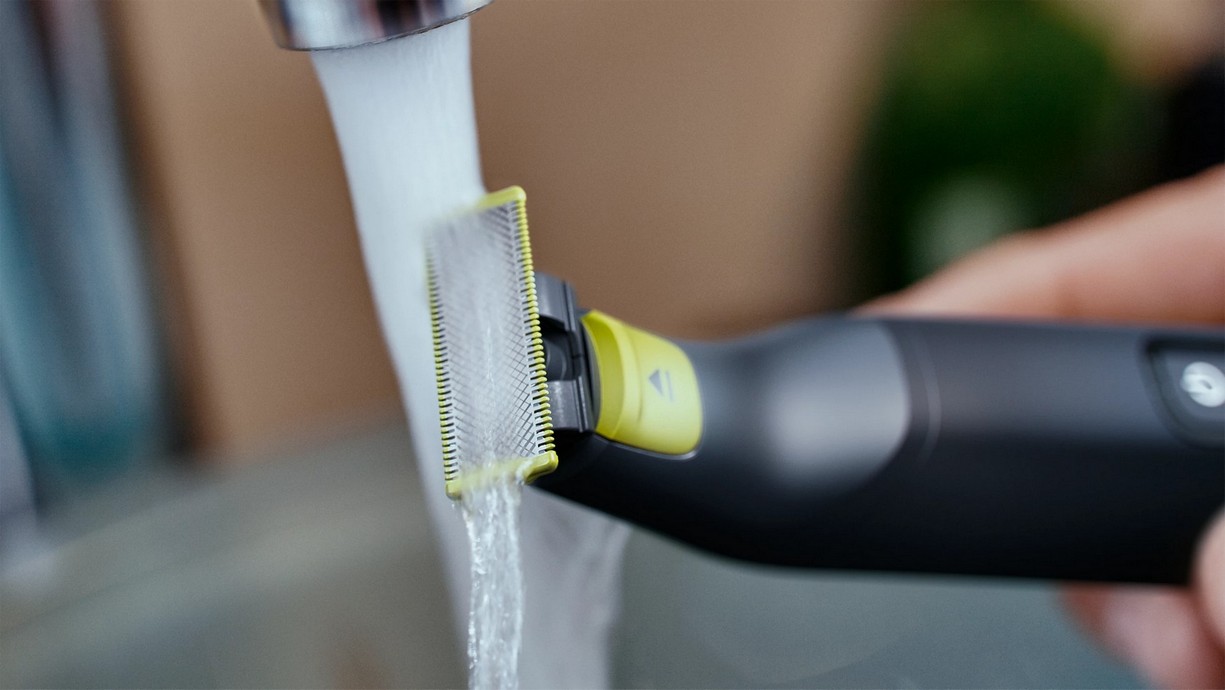 картинка Триммер для бороды и усов Philips OneBlade Pro QP6530/ 23 от магазина КомпьютерЦентр