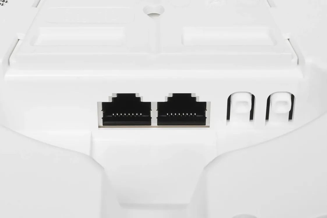 картинка Точка доступа MikroTik CAP XL ac (RBcAPGi-5acD2nD-XL) AC1200 10/ 100/ 1000BASE-TX белый от магазина КомпьютерЦентр