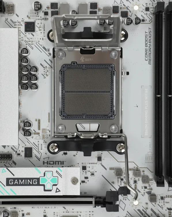 картинка Материнская плата MSI B840M GAMING PLUS WIFI6E Socket AM5 AMD B840 4xDDR5 mATX AC`97 8ch(7.1) 2.5Gg от магазина КомпьютерЦентр