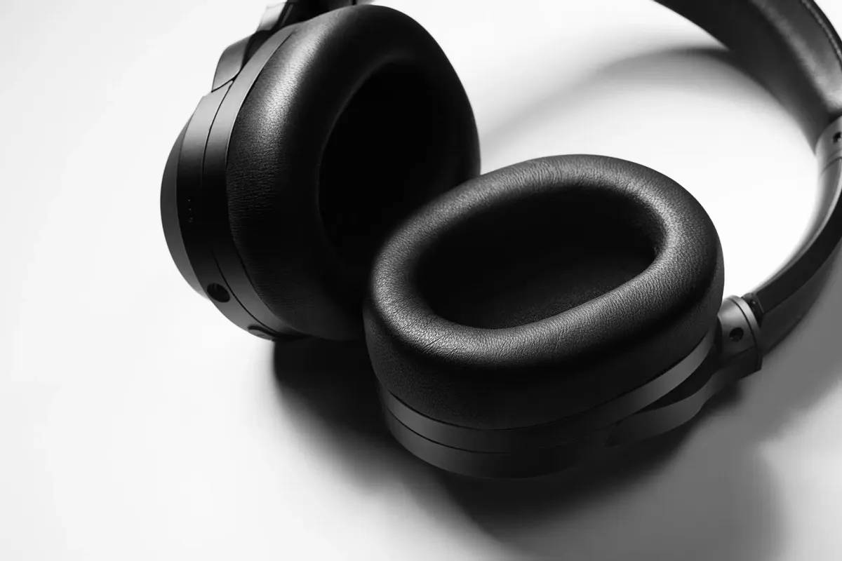 картинка Bluetooth гарнитура Edifier Stax Spirit S3 Black от магазина КомпьютерЦентр