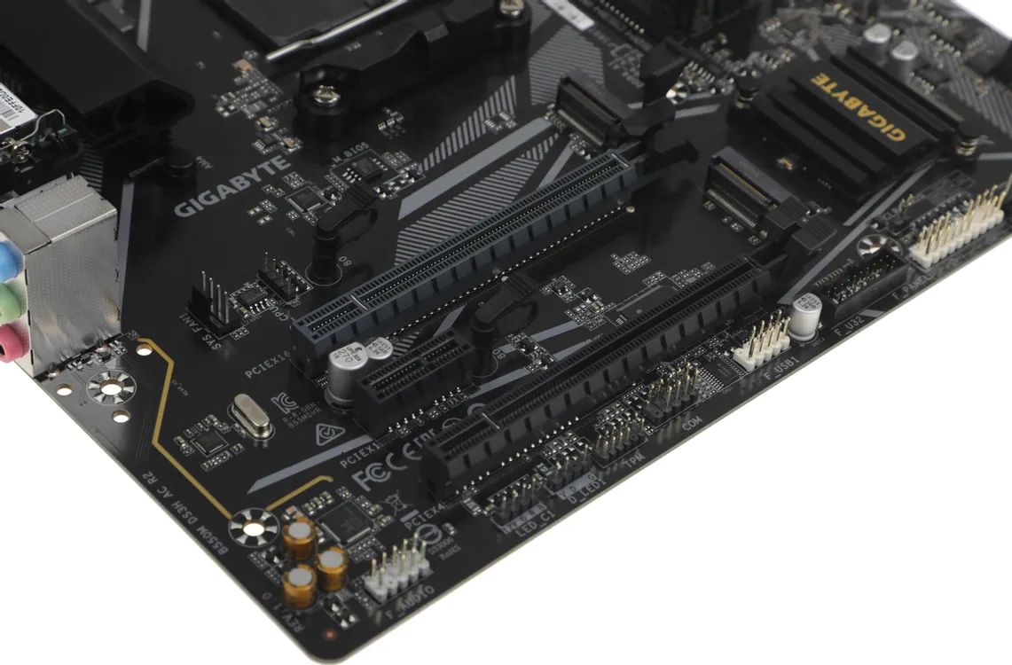 картинка Материнская плата Gigabyte B550M DS3H AC R2, AM4, AMD B550, 4xDDR4, 4xSATA, 2xM.2, 2xPCIe x16, DisplayPort, HDMI, 1xGb LAN, 6xUSB, 3x3.5 мм, 7.1, microATX от магазина КомпьютерЦентр