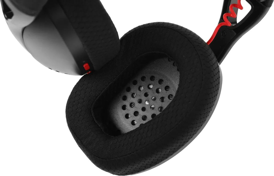 картинка Гарнитура Defender Ire Pro б.п.(BT,2.4G)/ проводной,черный Redragon (71535) от магазина КомпьютерЦентр