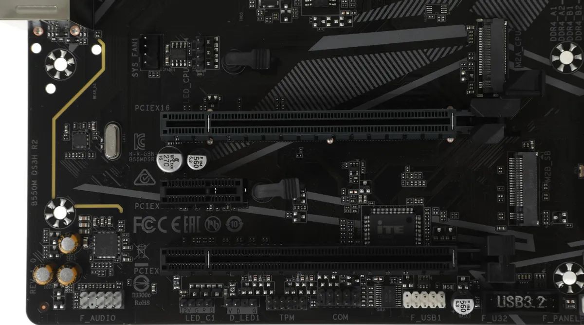 картинка Материнская плата Gigabyte B550M DS3H R2, AM4, AMD B550, 4xDDR4, mATX от магазина КомпьютерЦентр