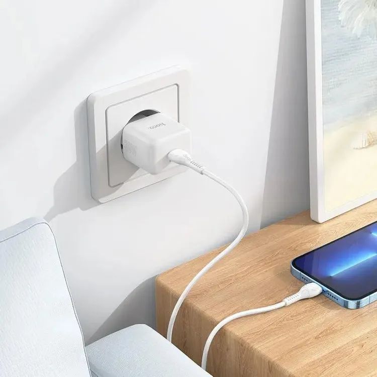 картинка СЗУ Hoco N32 Glory White 30W 3A+2A+1.5A (PD+QC+AFC) USB Type-C универсальное белый (N32 GLORY WHITE) от магазина КомпьютерЦентр