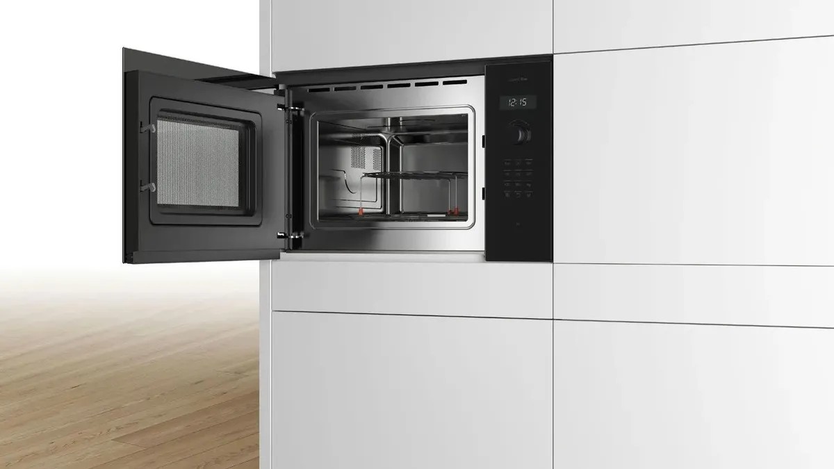 картинка Микроволновая печь встраиваемая Bosch BEL454MB1F 6 Series, черный цвет от магазина КомпьютерЦентр