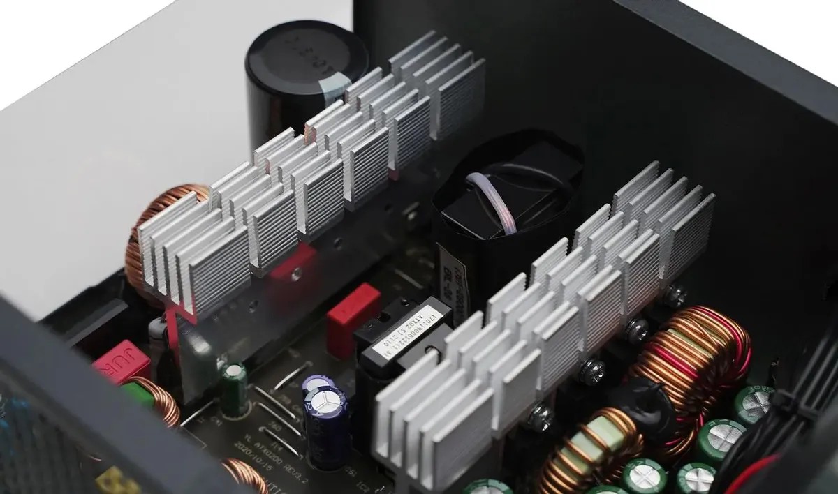 картинка Блок питания Deepcool PF400, 400W 80+, ATX v2.4 от магазина КомпьютерЦентр