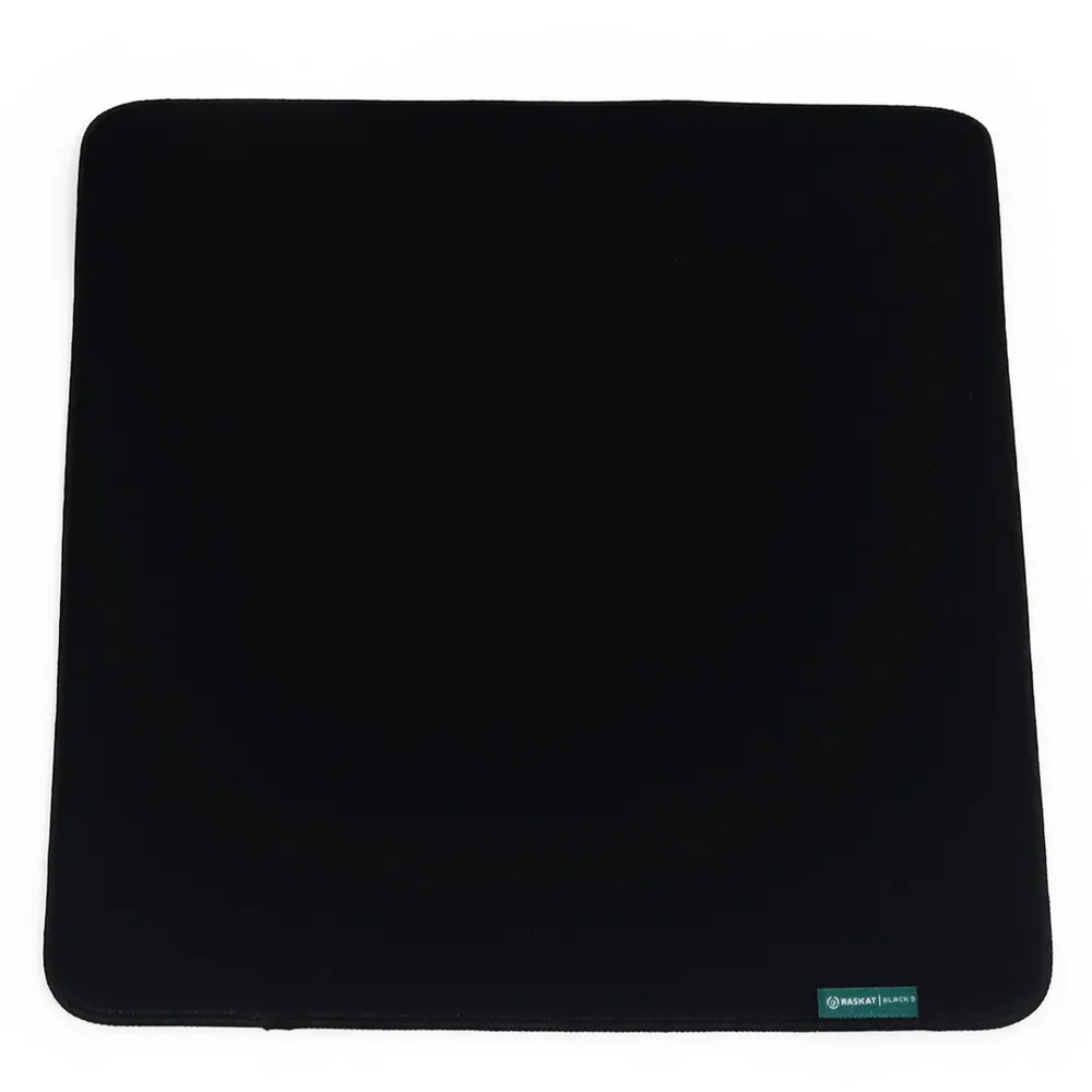 картинка Коврик для мышки Raskat Black S (350*300, резина+ткань, прошитый край) от магазина КомпьютерЦентр