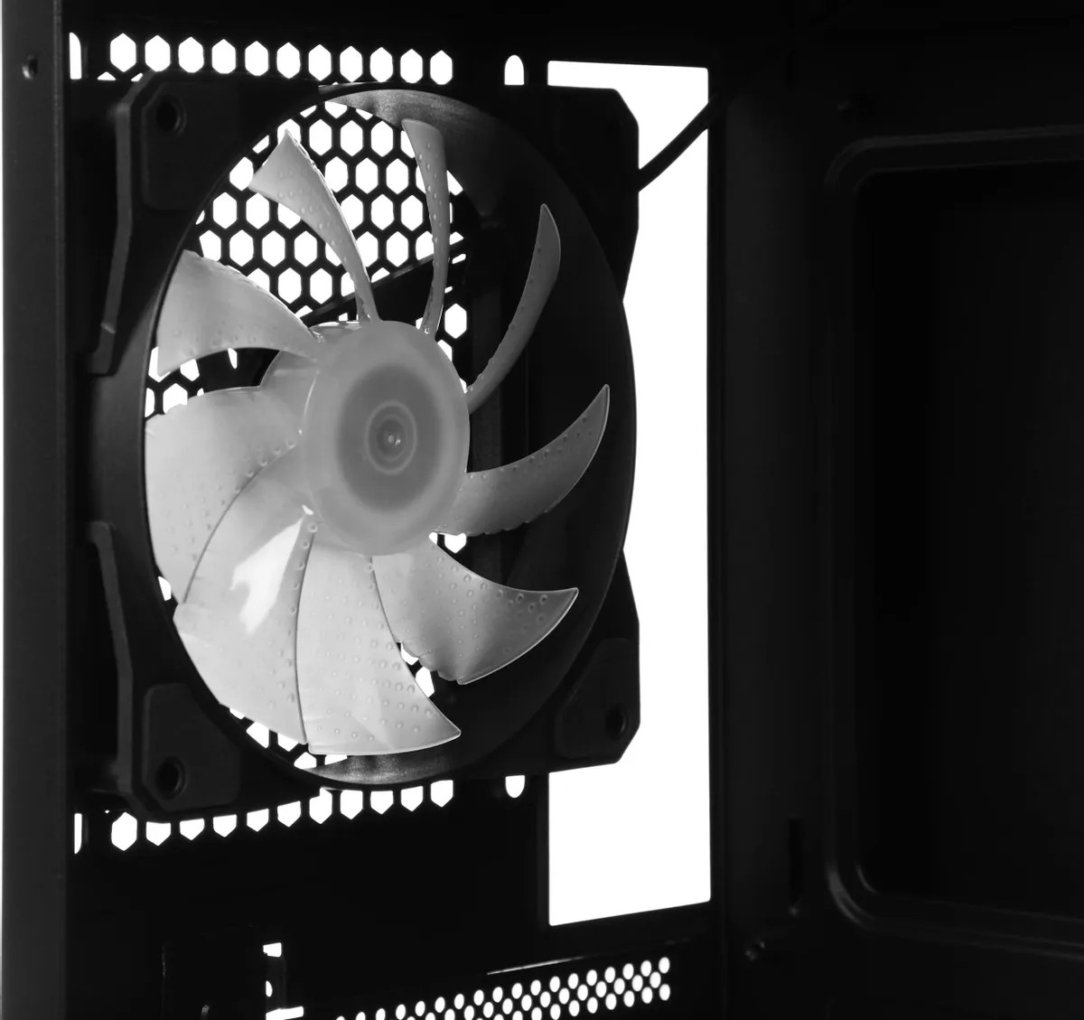 картинка Корпус MSI MAG Forge 120A черный без БП ATX, 306-7G23A21-809 от магазина КомпьютерЦентр