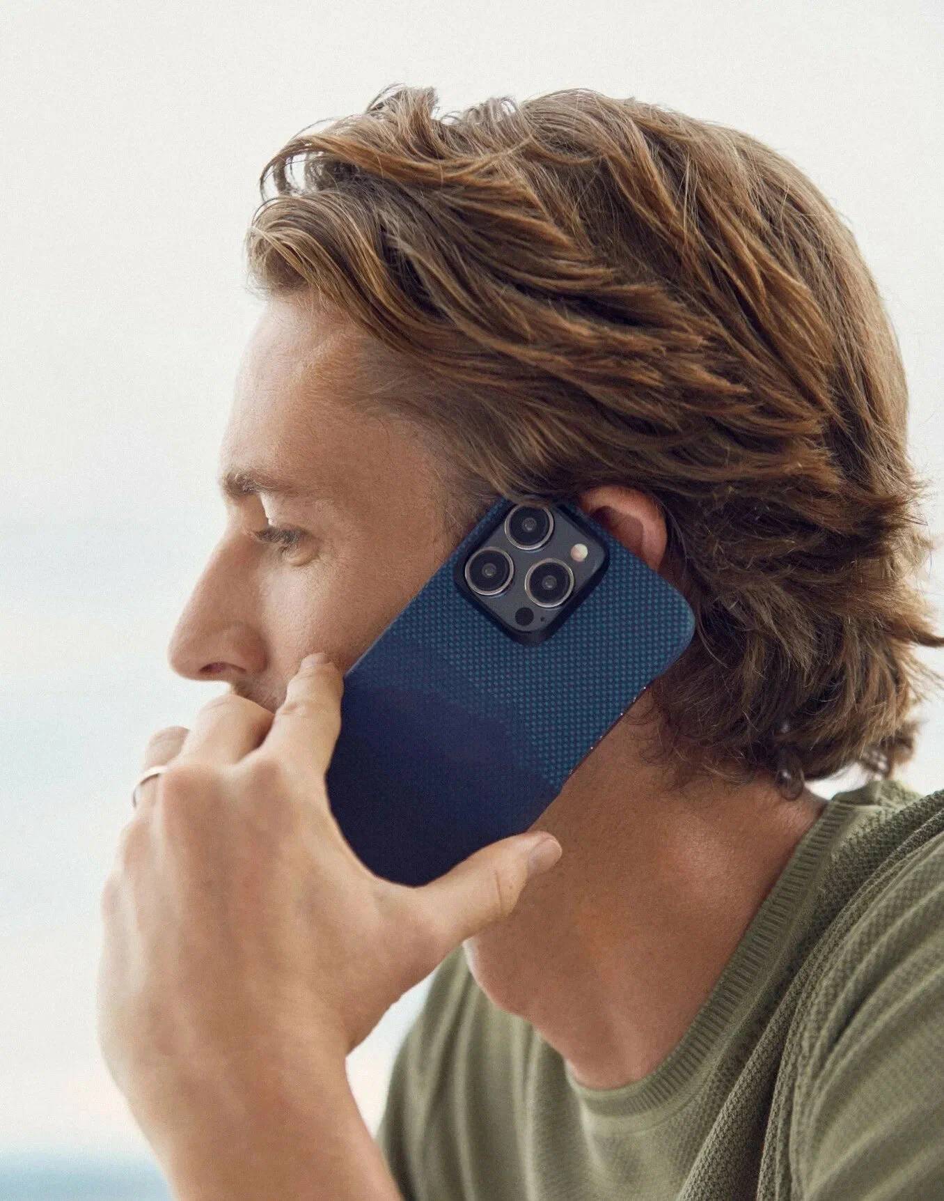 картинка Чехол-накладка Pitaka StarPeak MagEZ4 для iPhone 15 Pro Over The Horizon от магазина КомпьютерЦентр