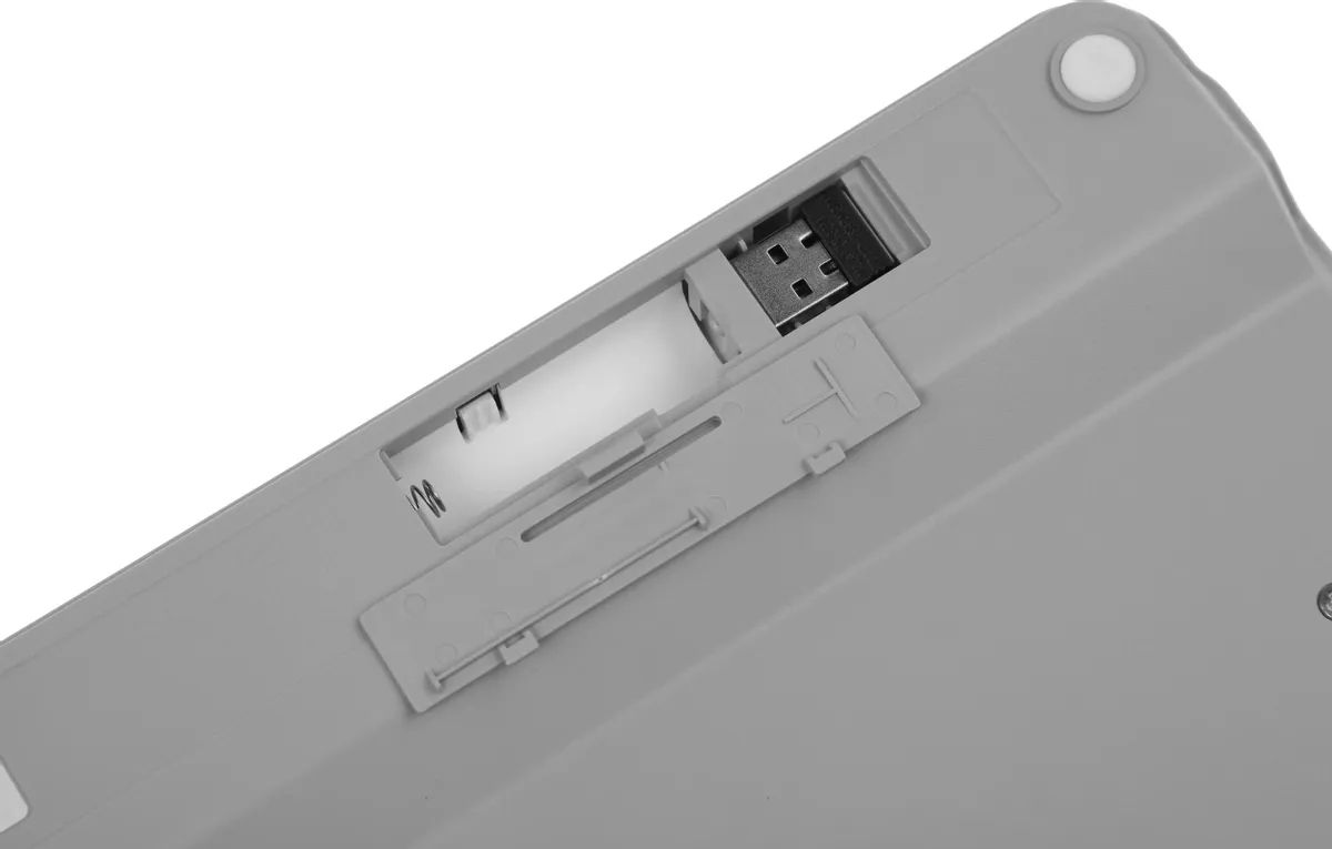 картинка Клавиатура A4Tech Fstyler FBK30 White USB беспроводная BT/ Radio slim Multimedia (FBK30) от магазина КомпьютерЦентр