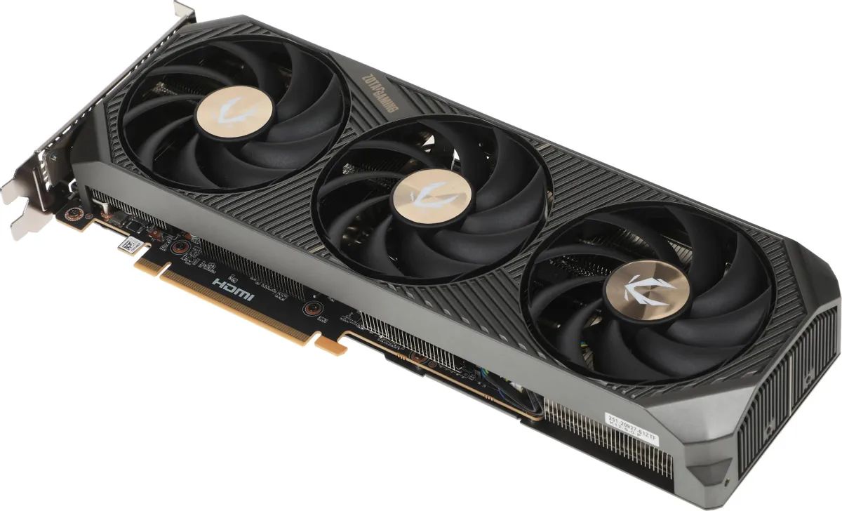 картинка Видеокарта 16Gb GDDR7 GeForce RTX 5070 Ti ZOTAC SOLID SFF; PCI-E 5.0; 256 bit; 2452/ 28000; DPх3, HDMIх1; 3 FAN (ZT-B50710D3-10P) от магазина КомпьютерЦентр