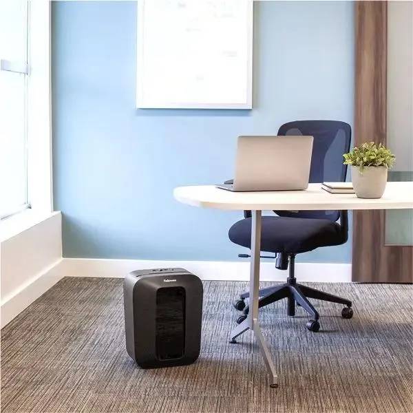 картинка Шредер Fellowes PowerShred LX50, черный, FS-44060 от магазина КомпьютерЦентр