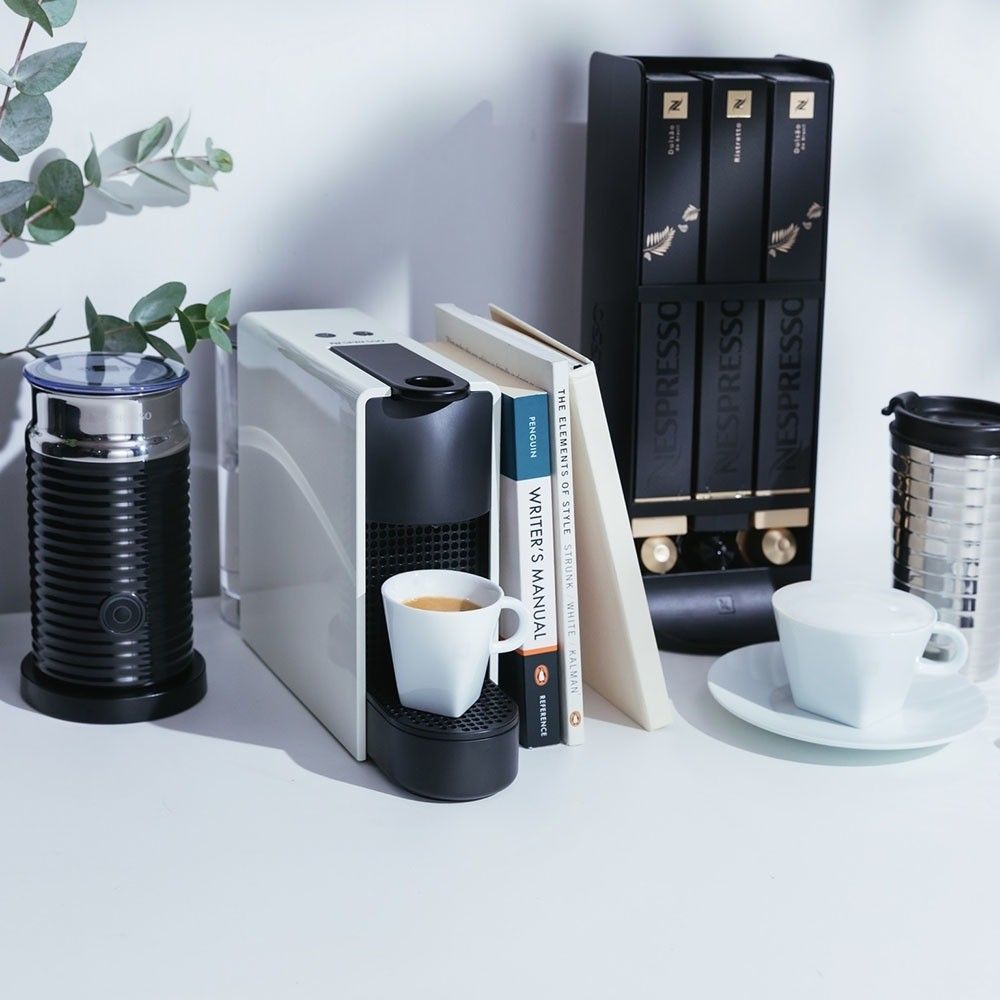 картинка Кофеварка Nespresso Essenza Mini Coffee Machine - White - C30-ZA-WH-NE2 от магазина КомпьютерЦентр