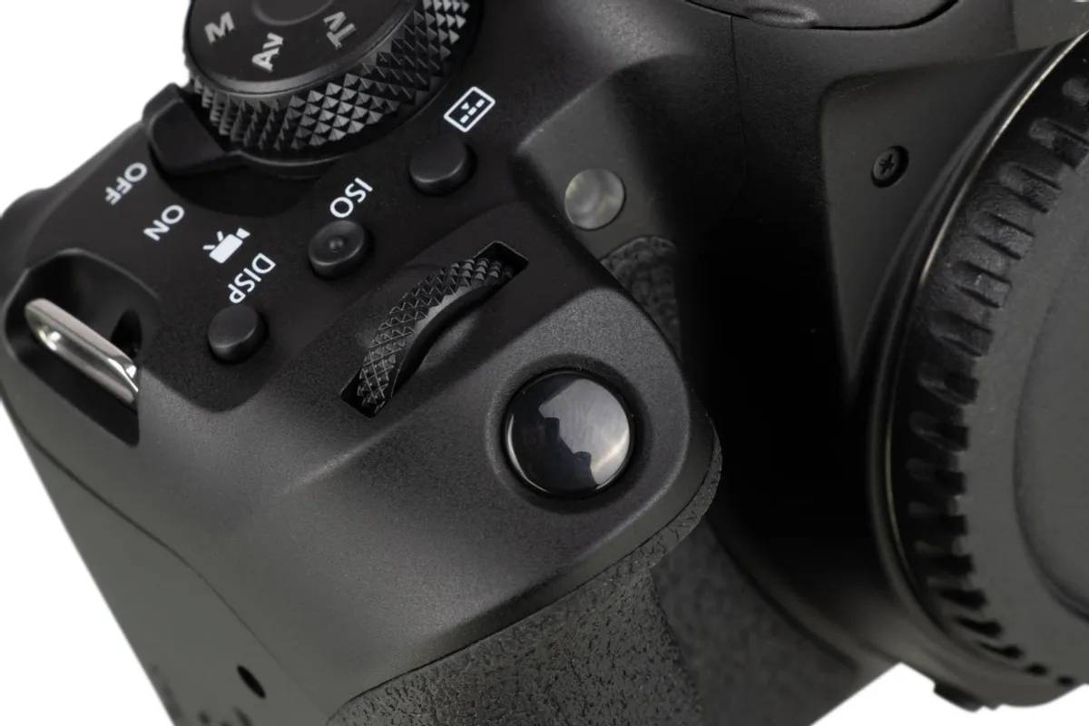 картинка Зеркальная камера Canon EOS 850D Body Black от магазина КомпьютерЦентр