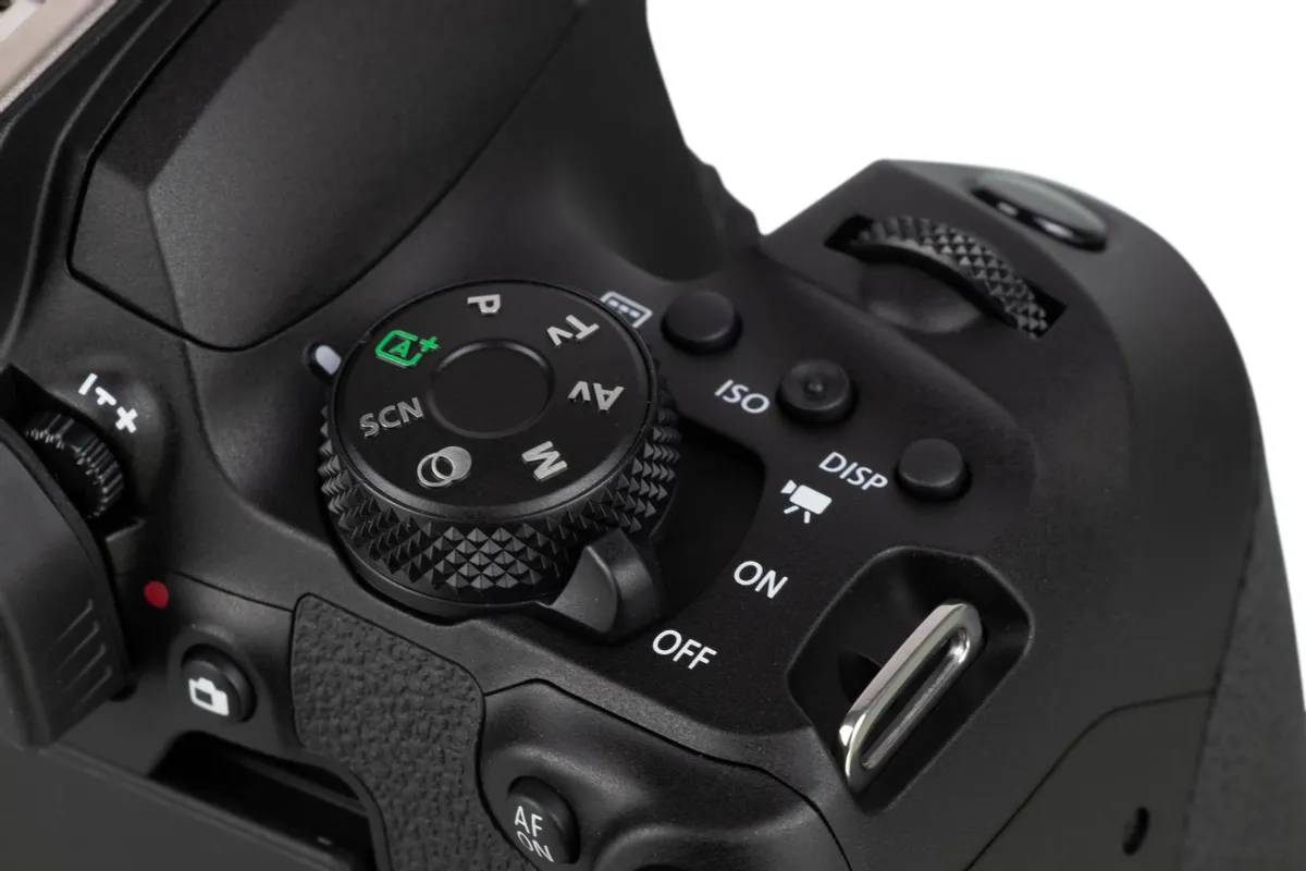 картинка Зеркальная камера Canon EOS 850D Body Black от магазина КомпьютерЦентр