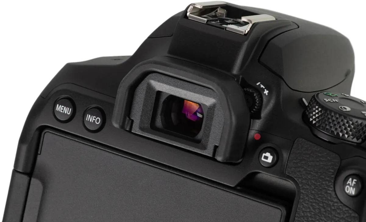 картинка Зеркальная камера Canon EOS 850D Body Black от магазина КомпьютерЦентр