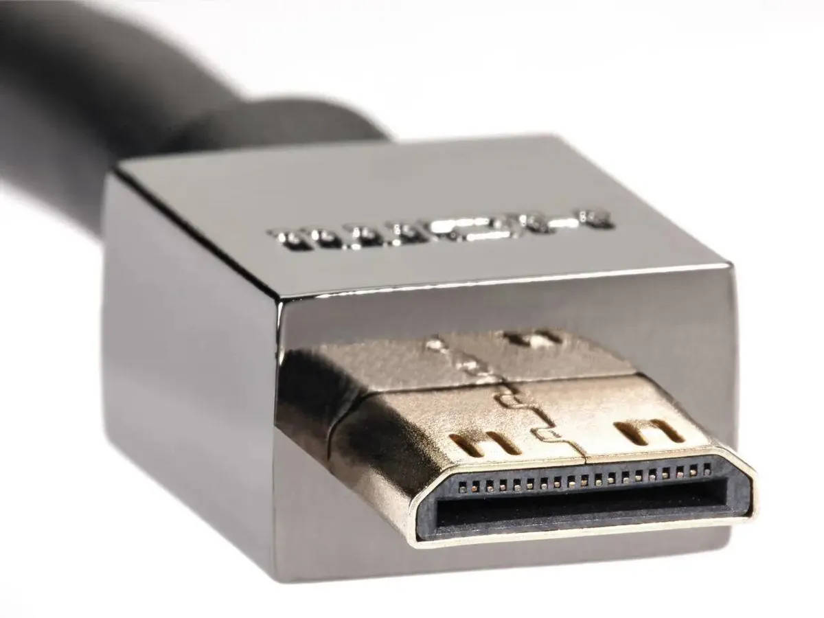 картинка Кабель HDMI-miniHDMI VCOM 1.8m (CG506AC-1.8M) HDMI-19M --MiniHDMI-19M ver 2.0+3D/ Ethernet от магазина КомпьютерЦентр