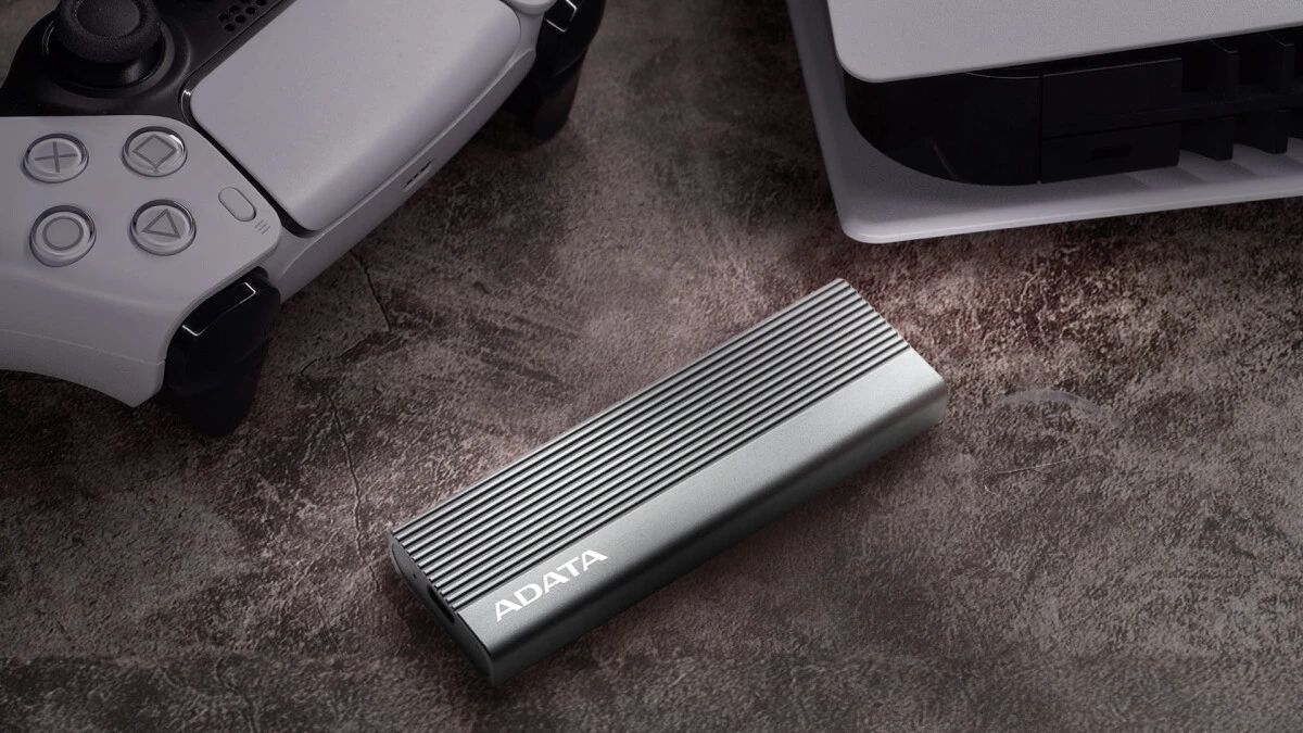 картинка Карман для HDD/ SSD AData External SSD Enclosure EC680 USB 3.2 Gen2, M.2, NVMe/ SATA, RGB, Titanium Grey, RTL (EC680-CCGY) от магазина КомпьютерЦентр