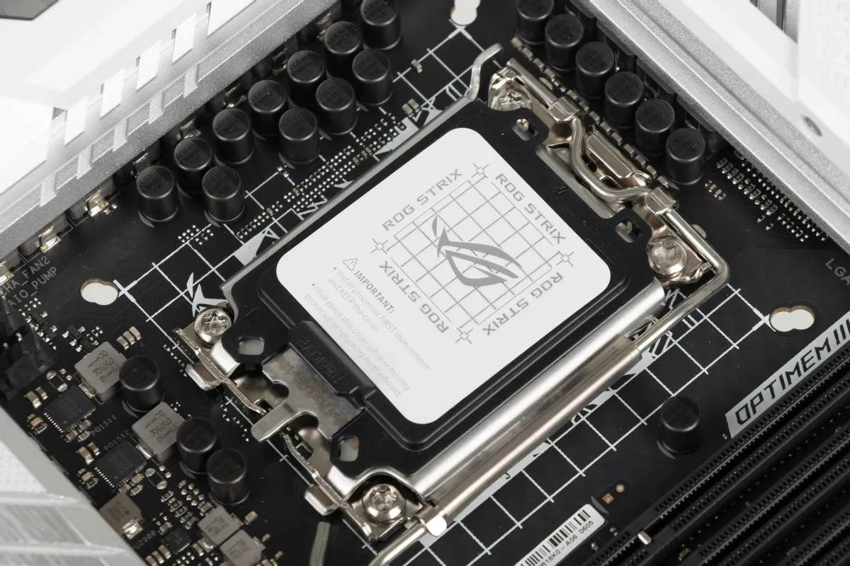 картинка Материнская плата Asus ROG STRIX Z690-A GAMING WIFI D4 LGA1700 Intel Z690 ATX 4xDDR4 RTL от магазина КомпьютерЦентр