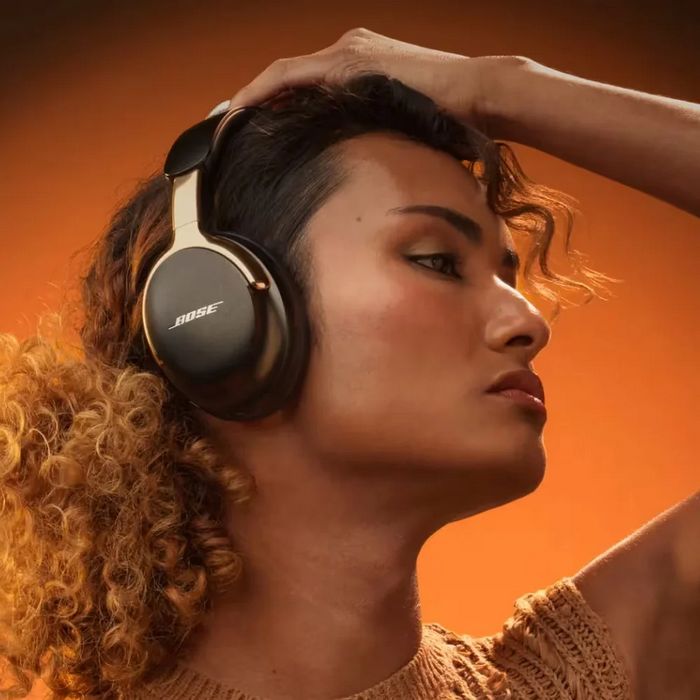картинка Беспроводные наушники Bose QuietComfort Ultra Headphones 2nd Gen Desert Gold от магазина КомпьютерЦентр