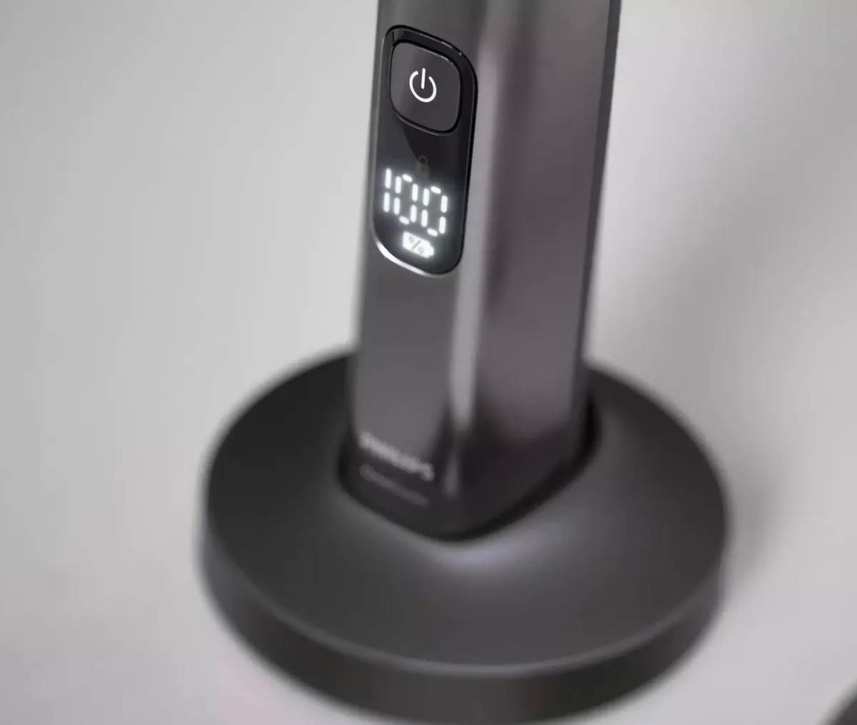 картинка Триммер для бороды и усов Philips OneBlade Pro QP6651/ 61, черный от магазина КомпьютерЦентр
