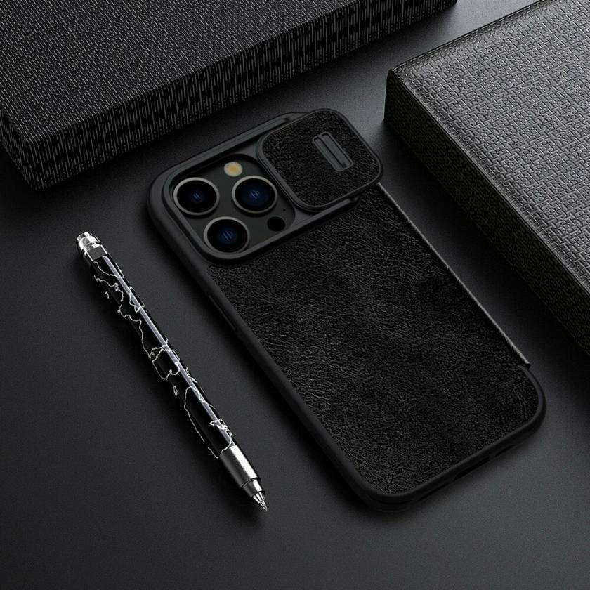 картинка Кожаный чехол-книжка Nillkin Leather Qin Pro c защитой камеры для iPhone 15 Pro (черный) от магазина КомпьютерЦентр