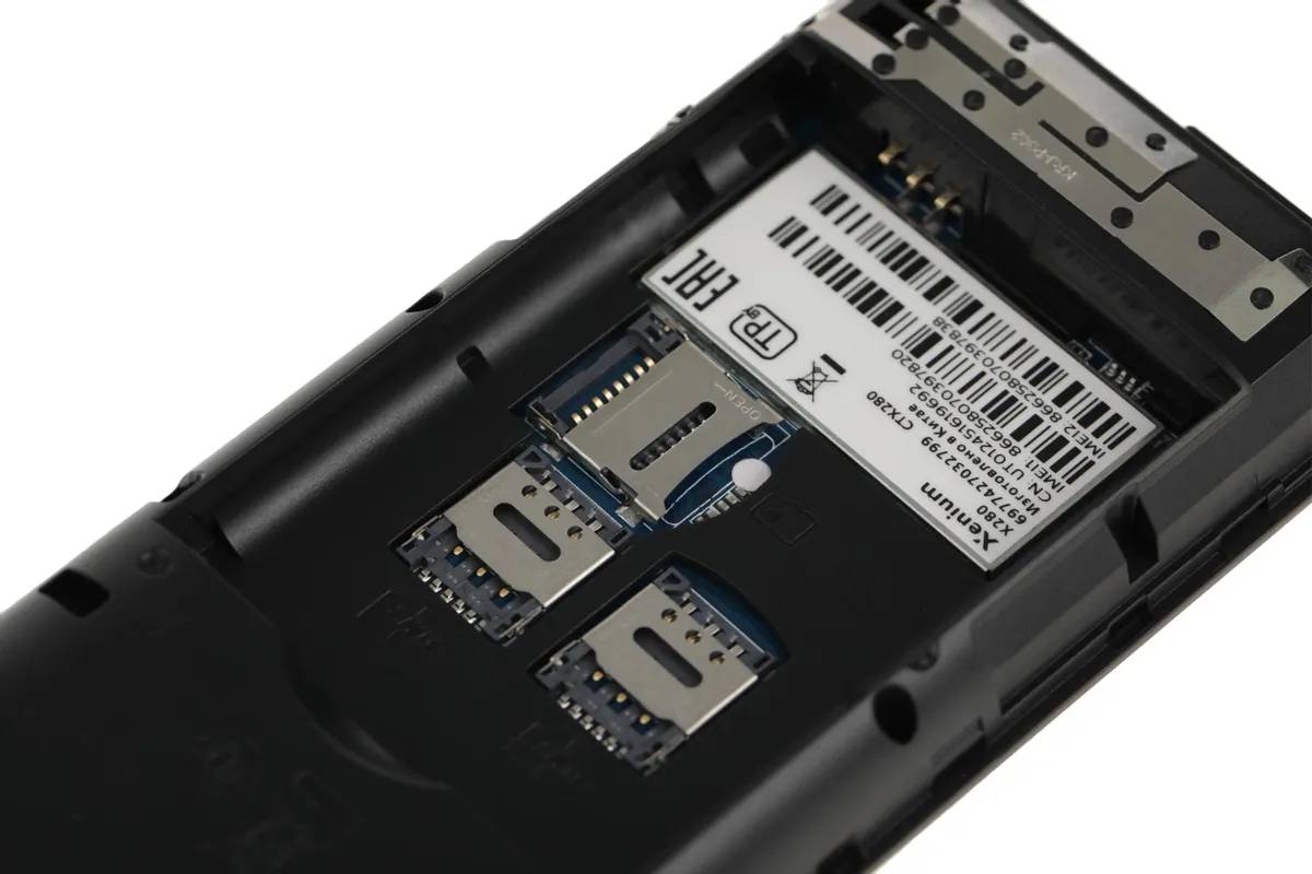 картинка Телефон мобильный Xenium X280 2.8'', Black от магазина КомпьютерЦентр